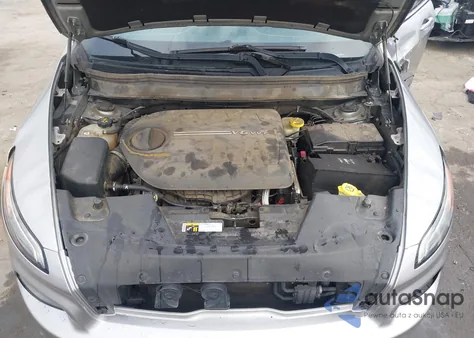 2015 Jeep Cherokee Latitude z USA, uszkodzony, nr VIN 1C4PJLCS8FW584602